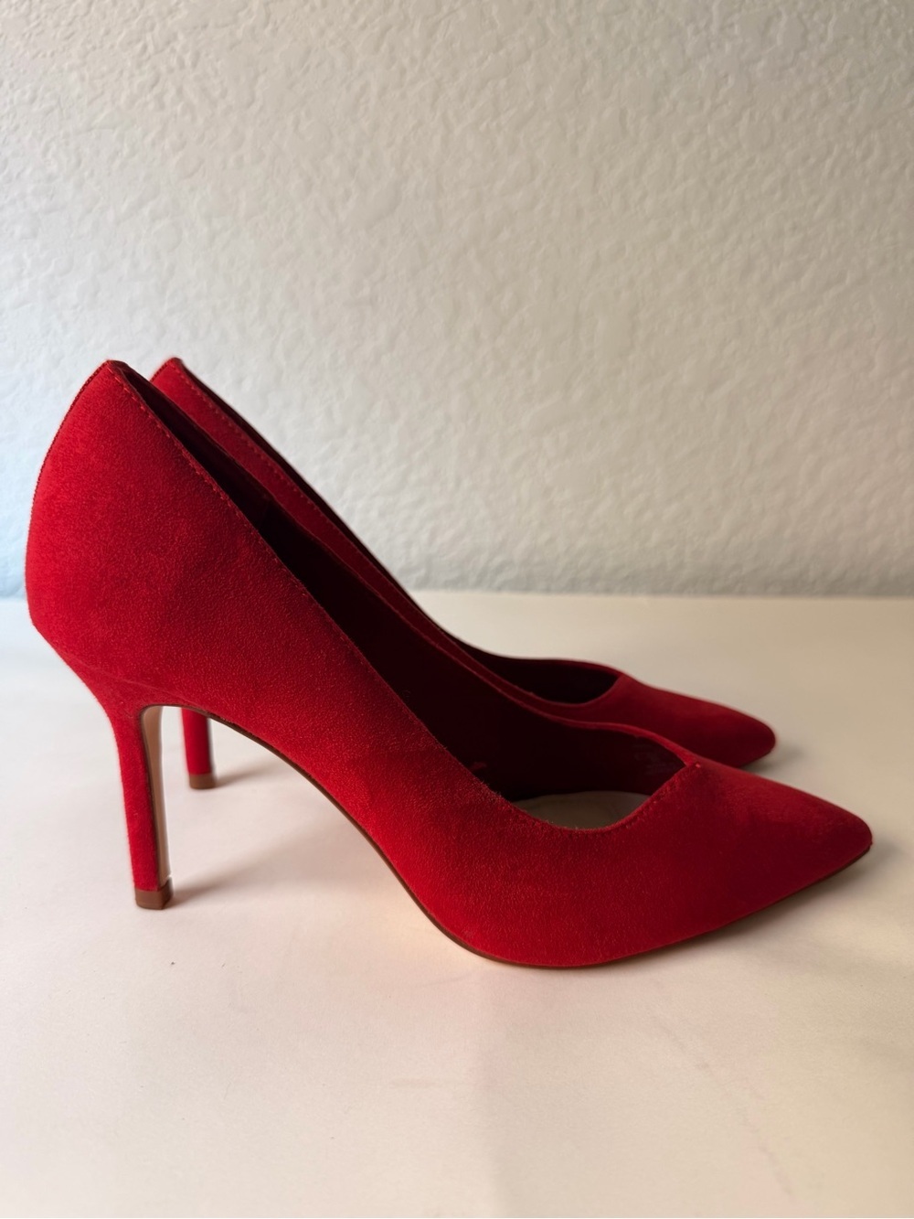 Stradivarius Red Suede Pointed Toe Mid Heel Pumps | Classic Elegant Heels EUC